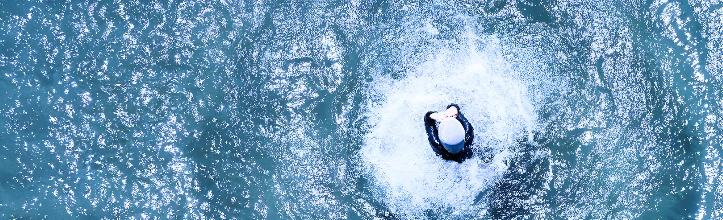 川で暮らす人の風景