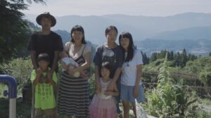 【動画】理想の家族像って、こんなんやったっけ? 脱サラして田舎暮らしを選んだ夫婦